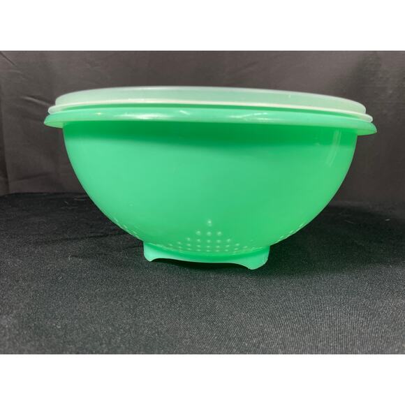 Vintage Tupperware Bundle, Grater, Crisp It Container & Colander, Jadeite Green - Picture 7 of 8